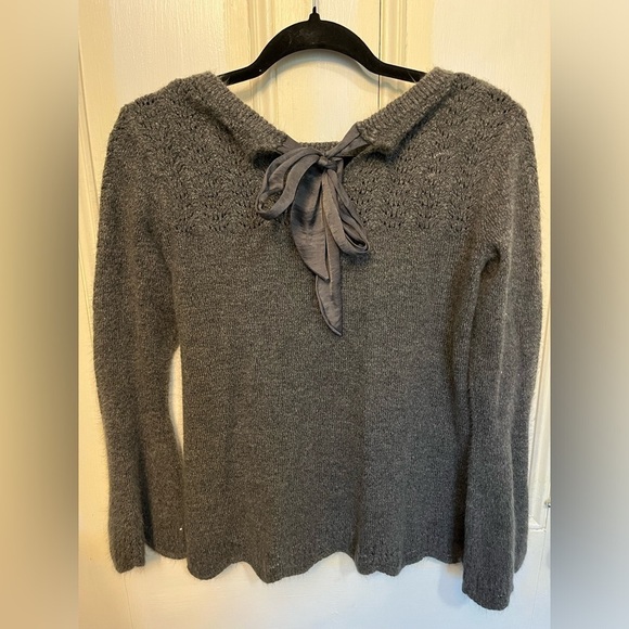 Lauren Conrad Long Bell Sleeve Grey Scoop Neck Sweater Medium - Picture 2 of 9